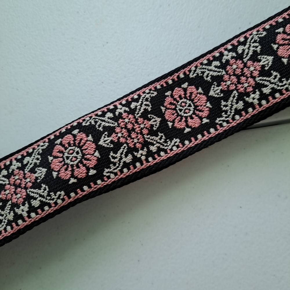 Stylish Black Leather Shoulder Bag with Embroidered Strap - Picture 2 of 6